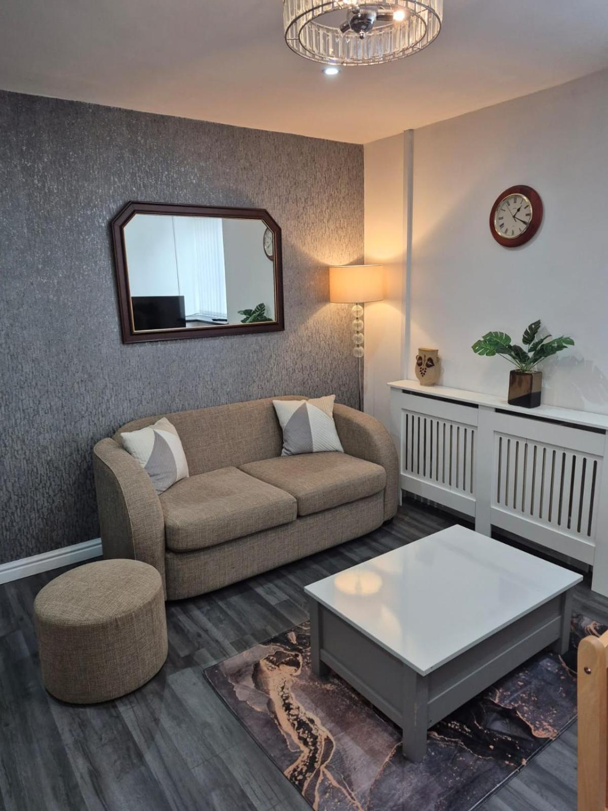 Town Centre Maisonette 阿尔弗斯顿 外观 照片